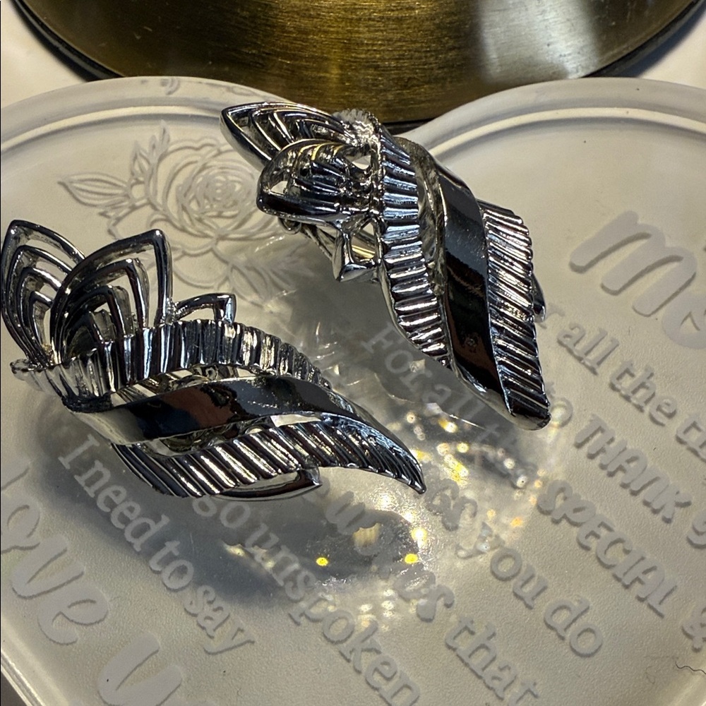 Rich Vibes  Vintage Classy stamped clipped on earrings